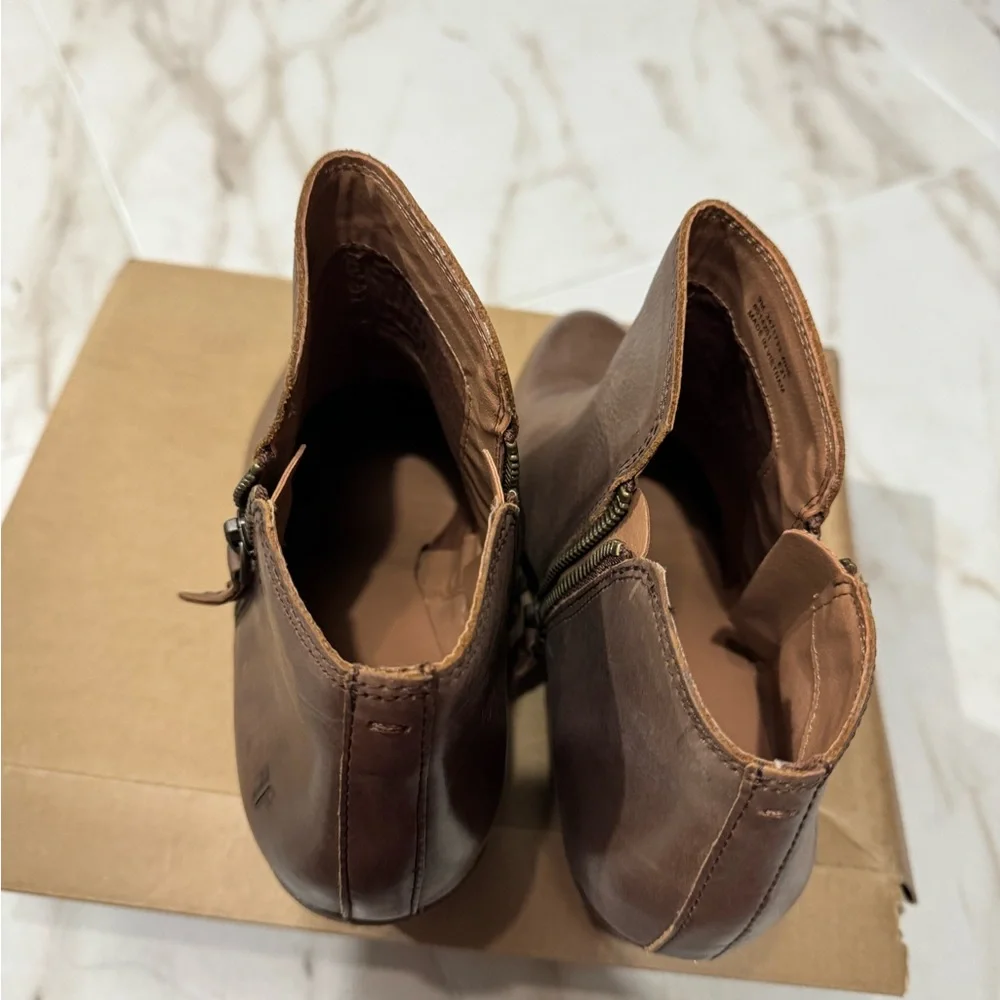 NWT FRYE Brown Leather Double Zip Ankle Boots Booties Size 9
